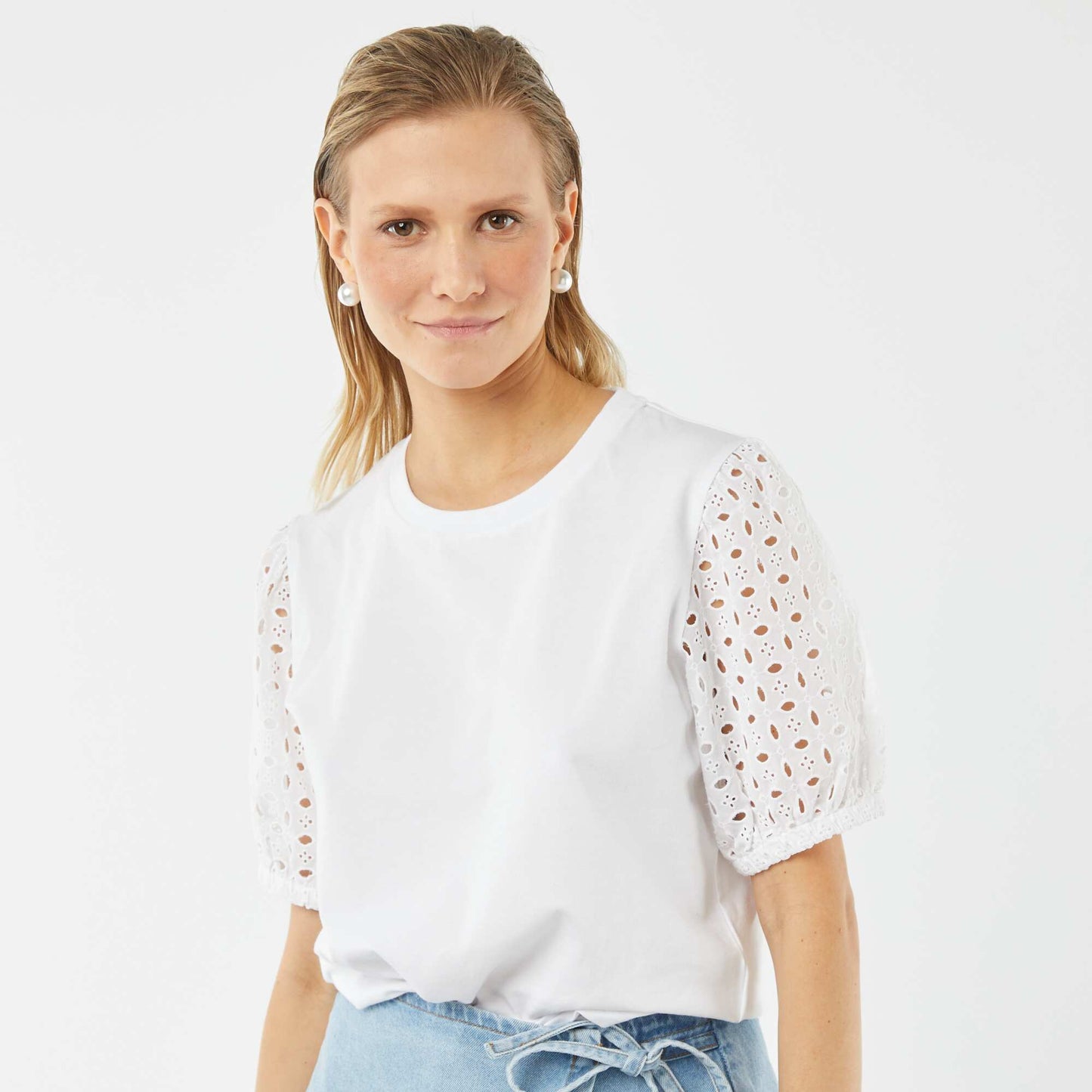 Plain short-sleeved T-shirt with broderie anglaise WHITE