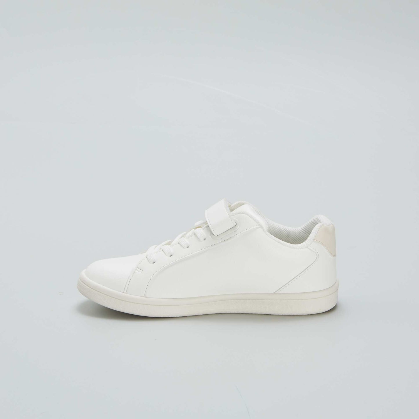Classic low-top trainers white