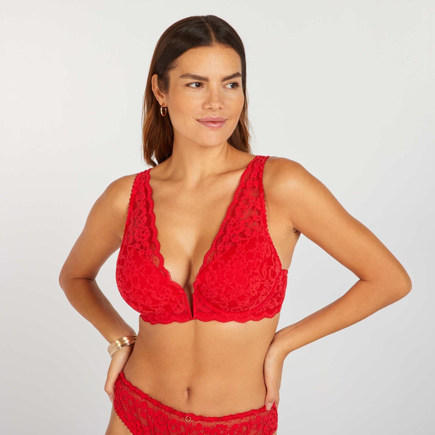 Plunging lace bra  D&E cups TRUE RED