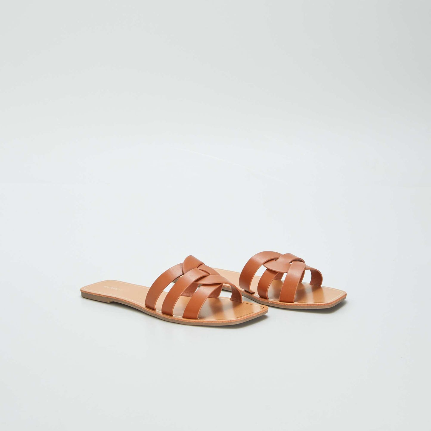 Sandals with crossover straps BROWN