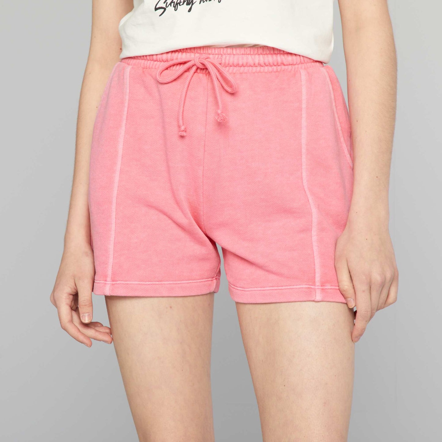 Lightweight sweatshirt fabric shorts pink