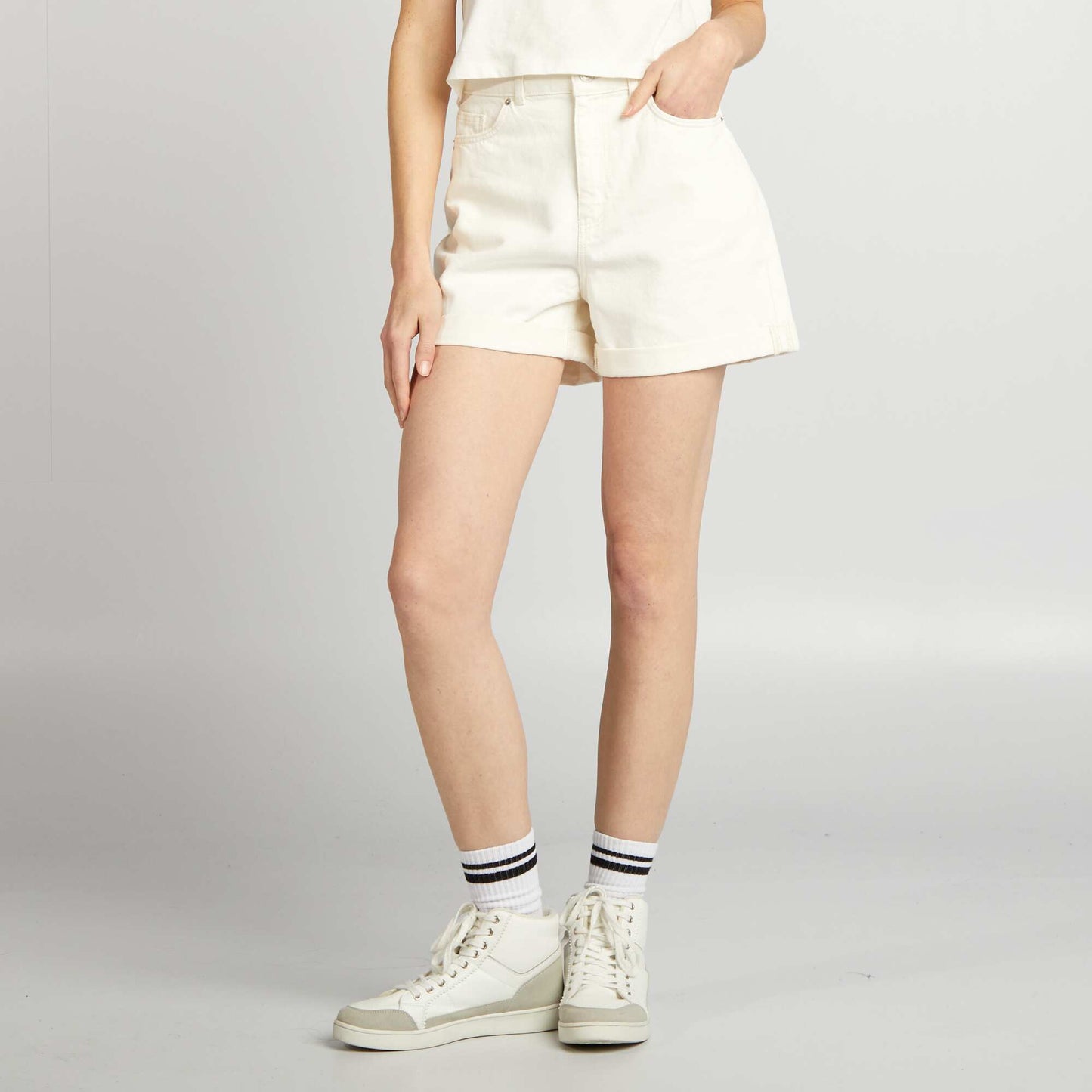 High-waisted denim shorts WHITE