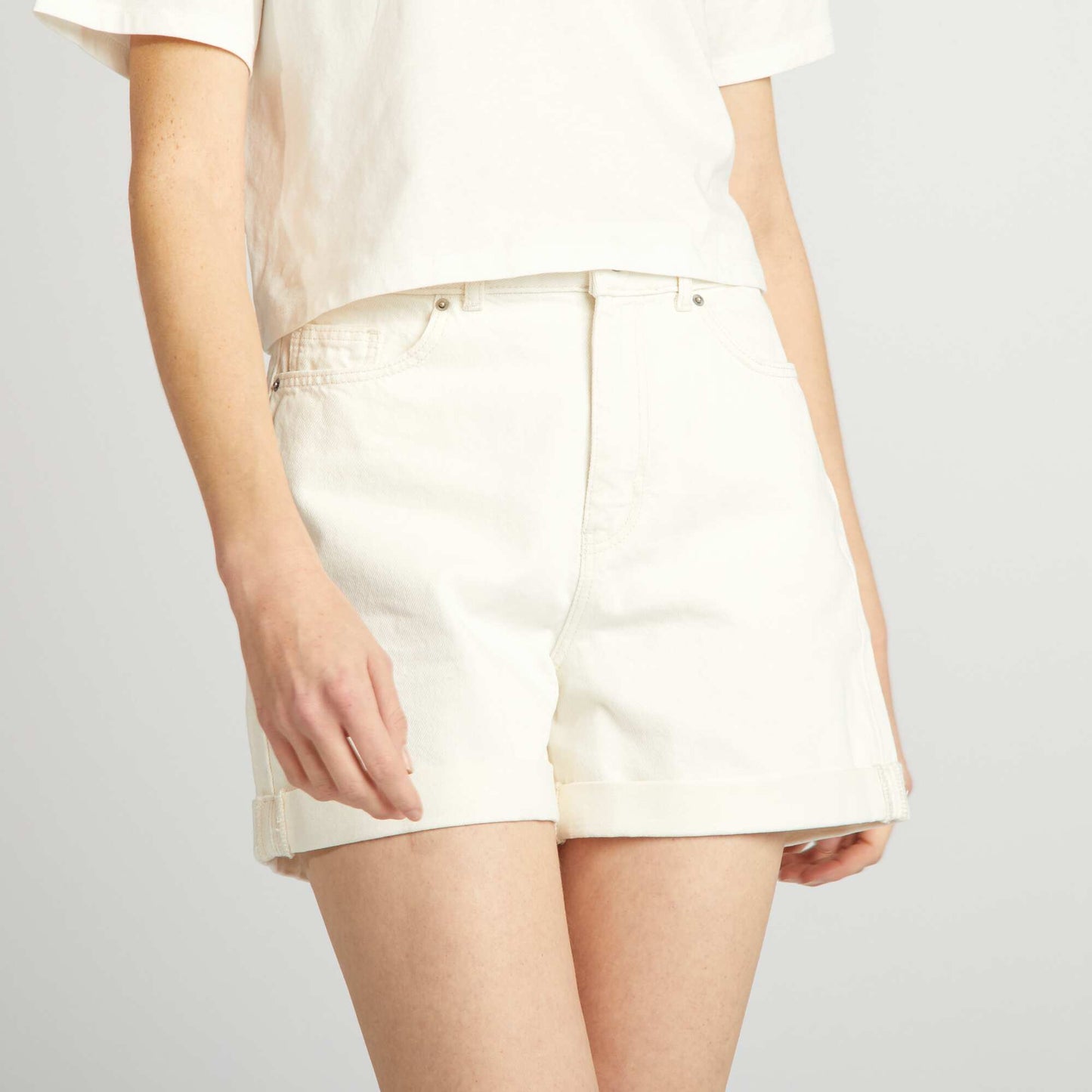 High-waisted denim shorts WHITE