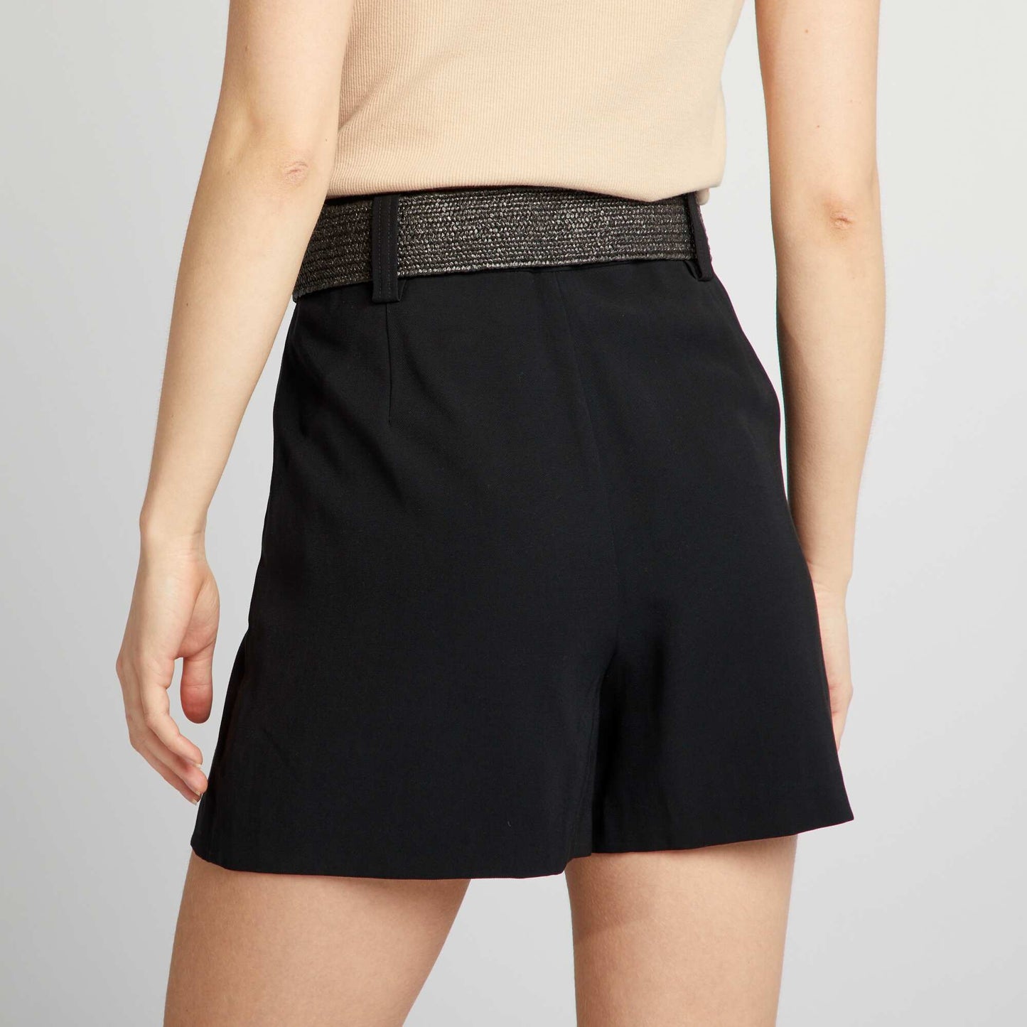 High-waisted shorts with braided belt black