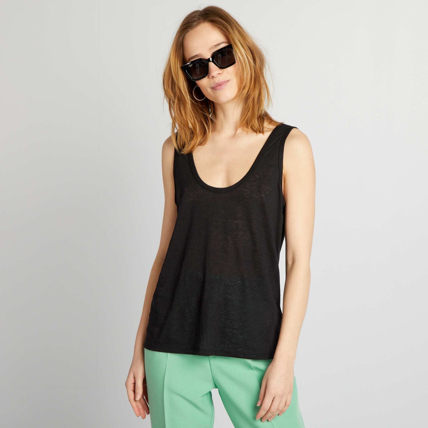 Lightweight linen vest top black