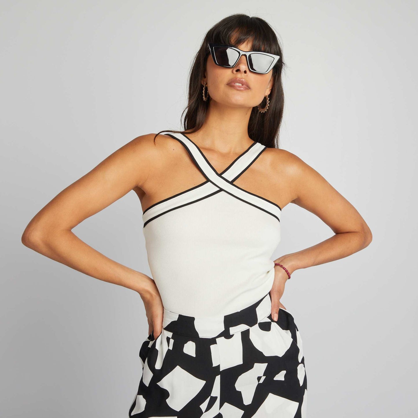 Vest top with contrasting criss-cross straps WHITE