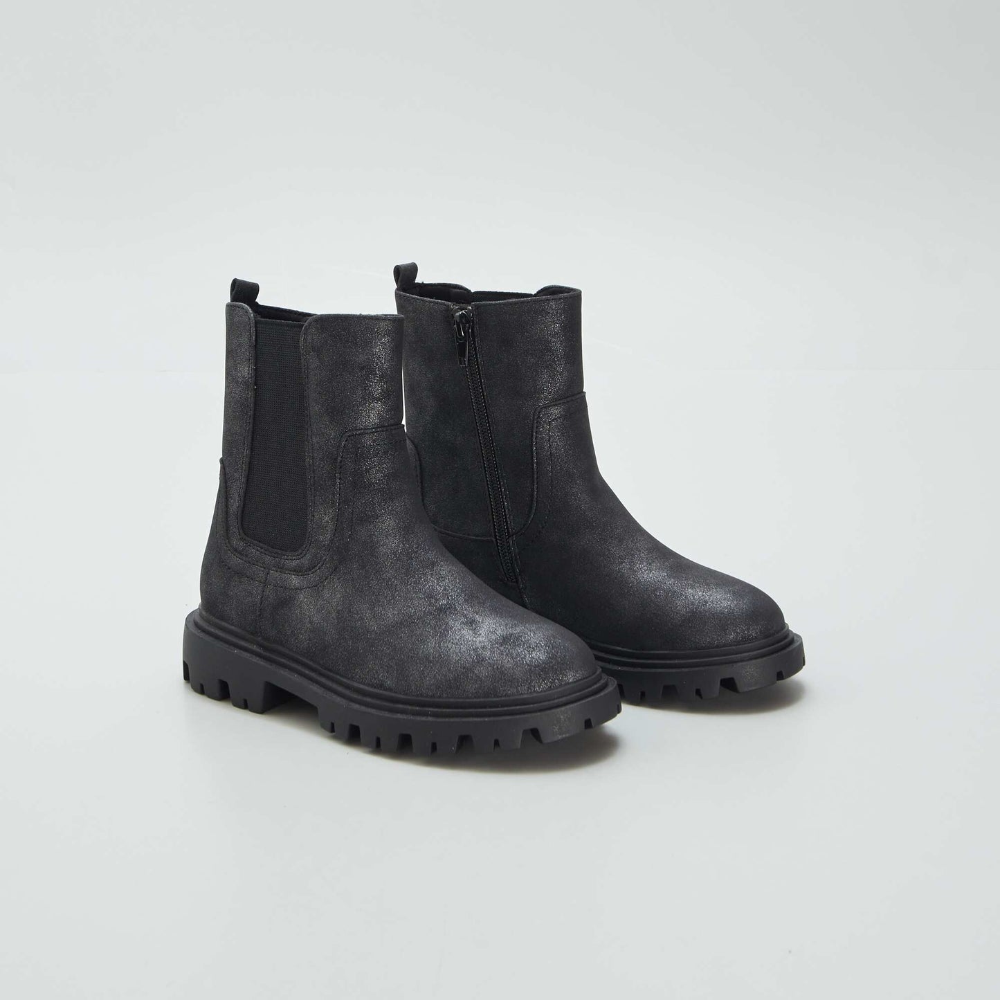 Chelsea boots with notched sole black