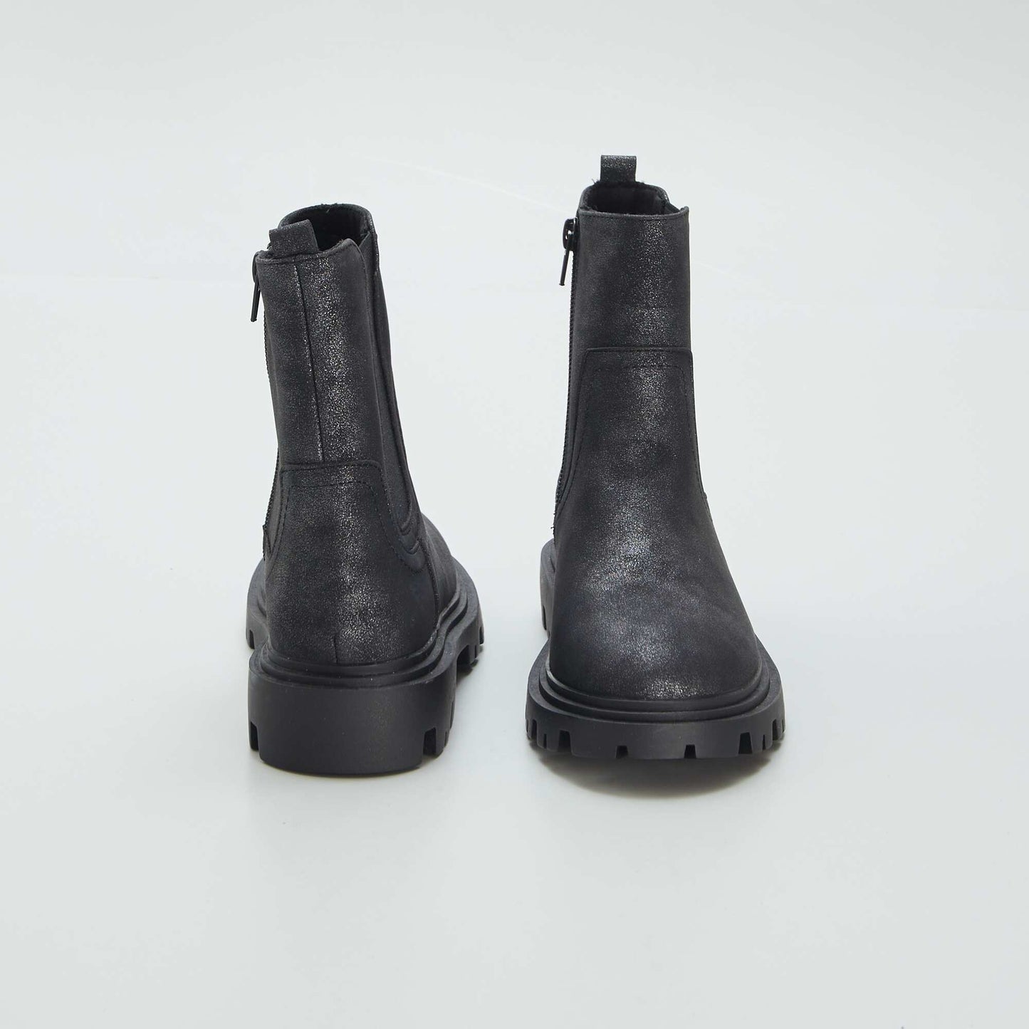 Chelsea boots with notched sole black