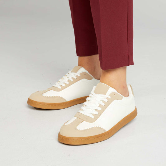 Low-top trainers white