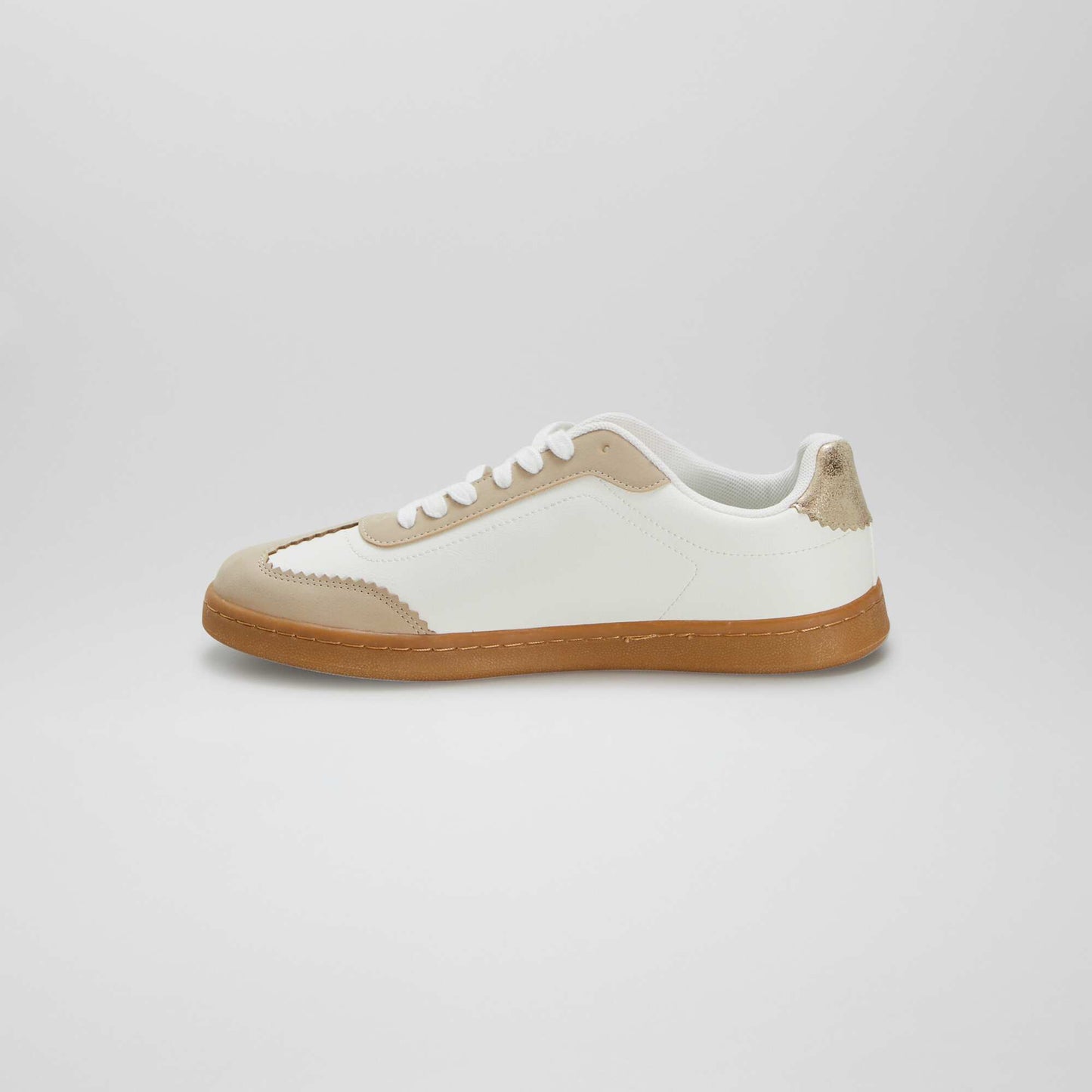 Low-top trainers white