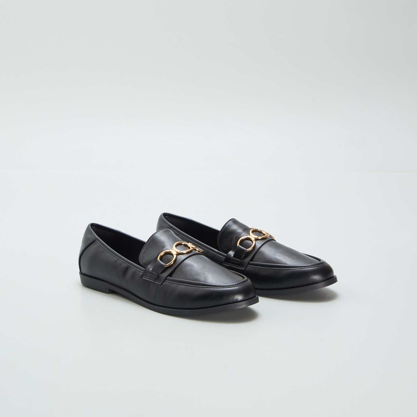 Loafers with gold chain black