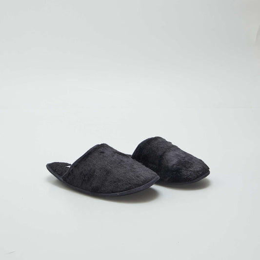 Mule slippers black