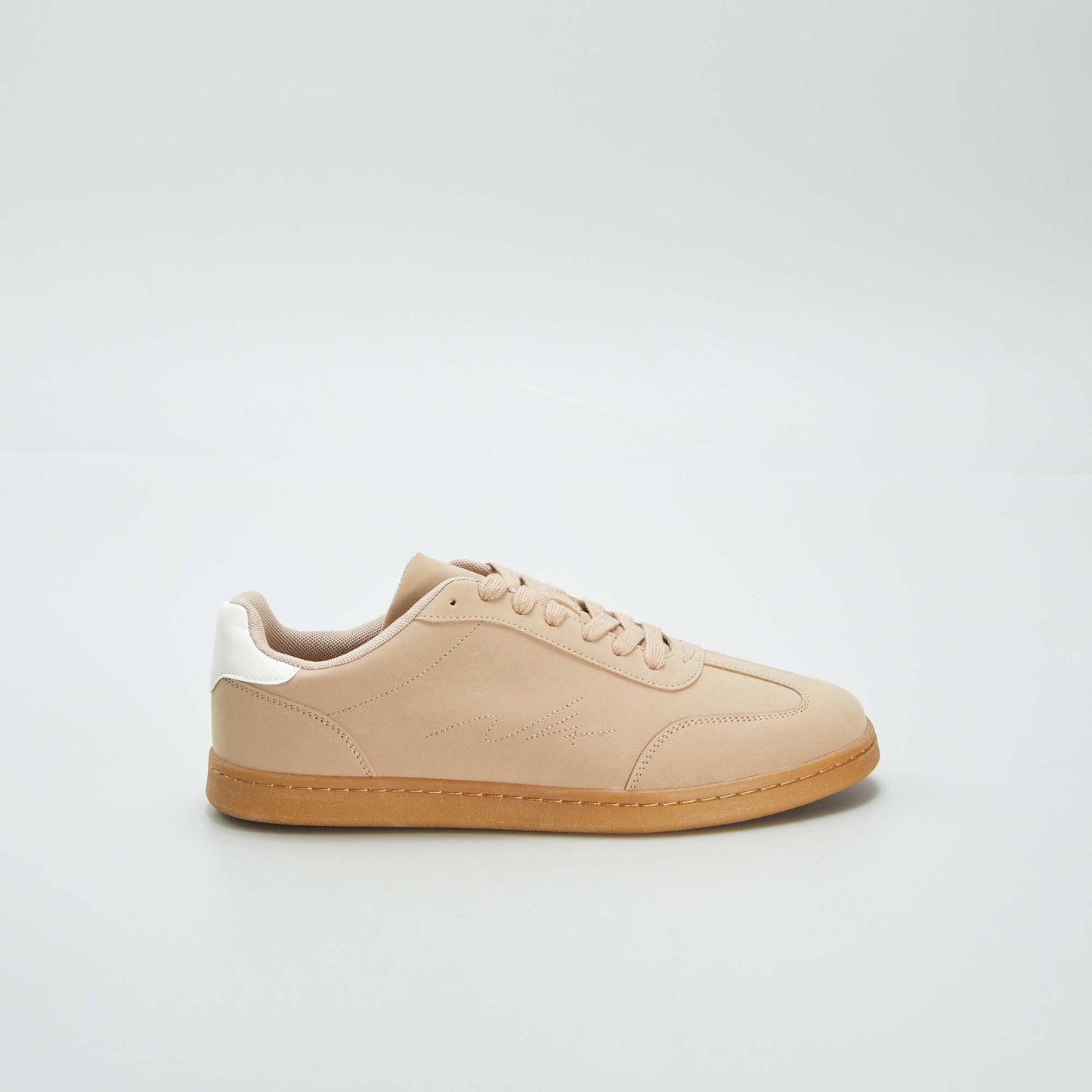 Low-top trainers beige