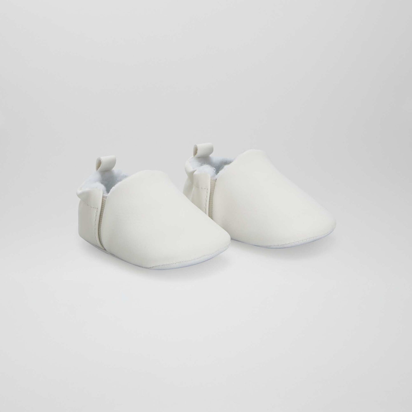 Fur-lined faux suede slippers white