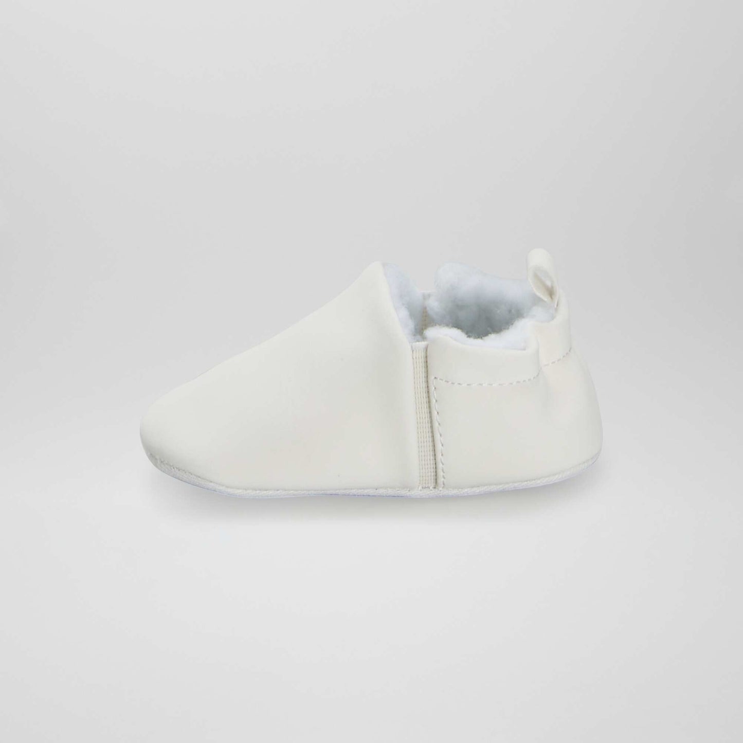 Fur-lined faux suede slippers white