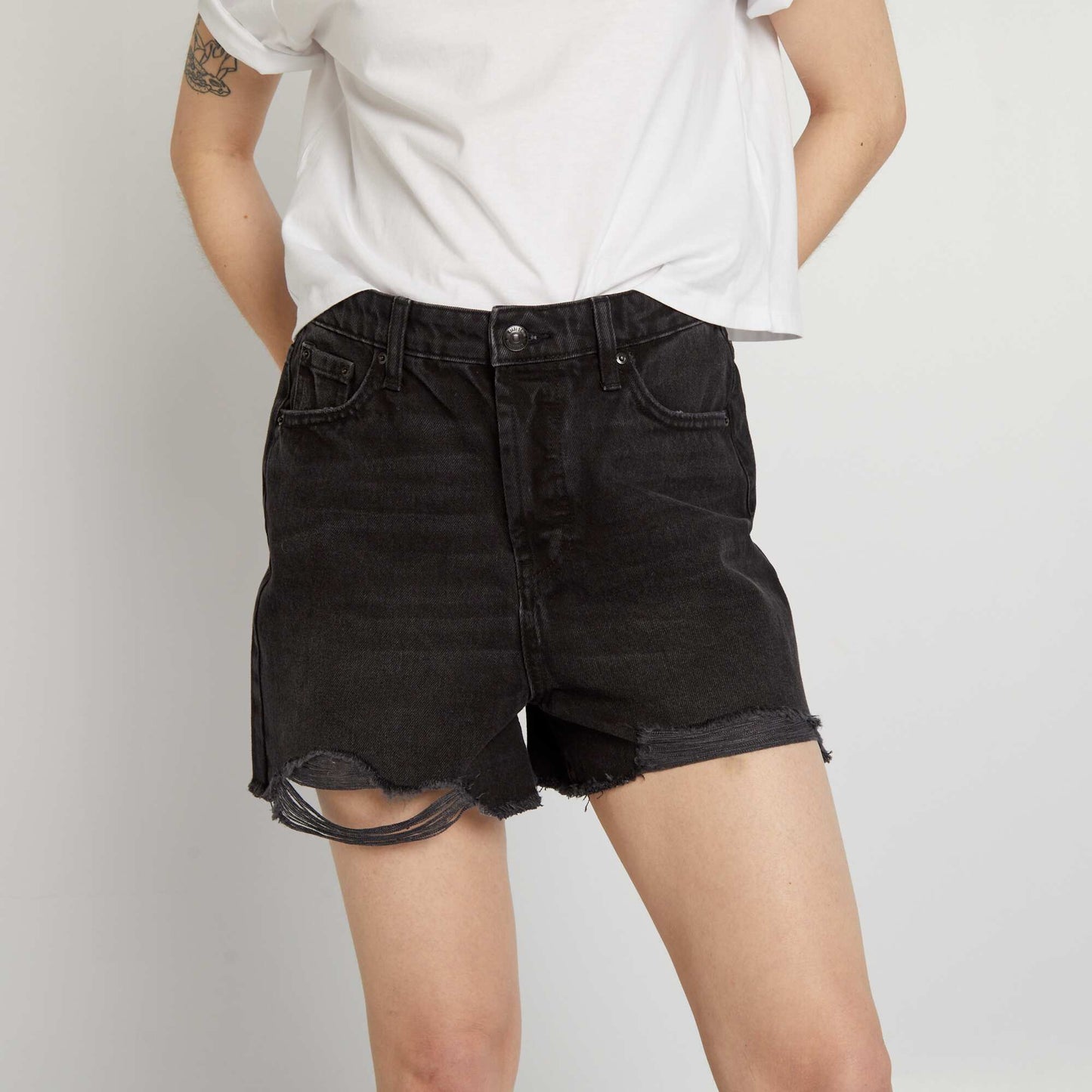 Distressed denim shorts GREY