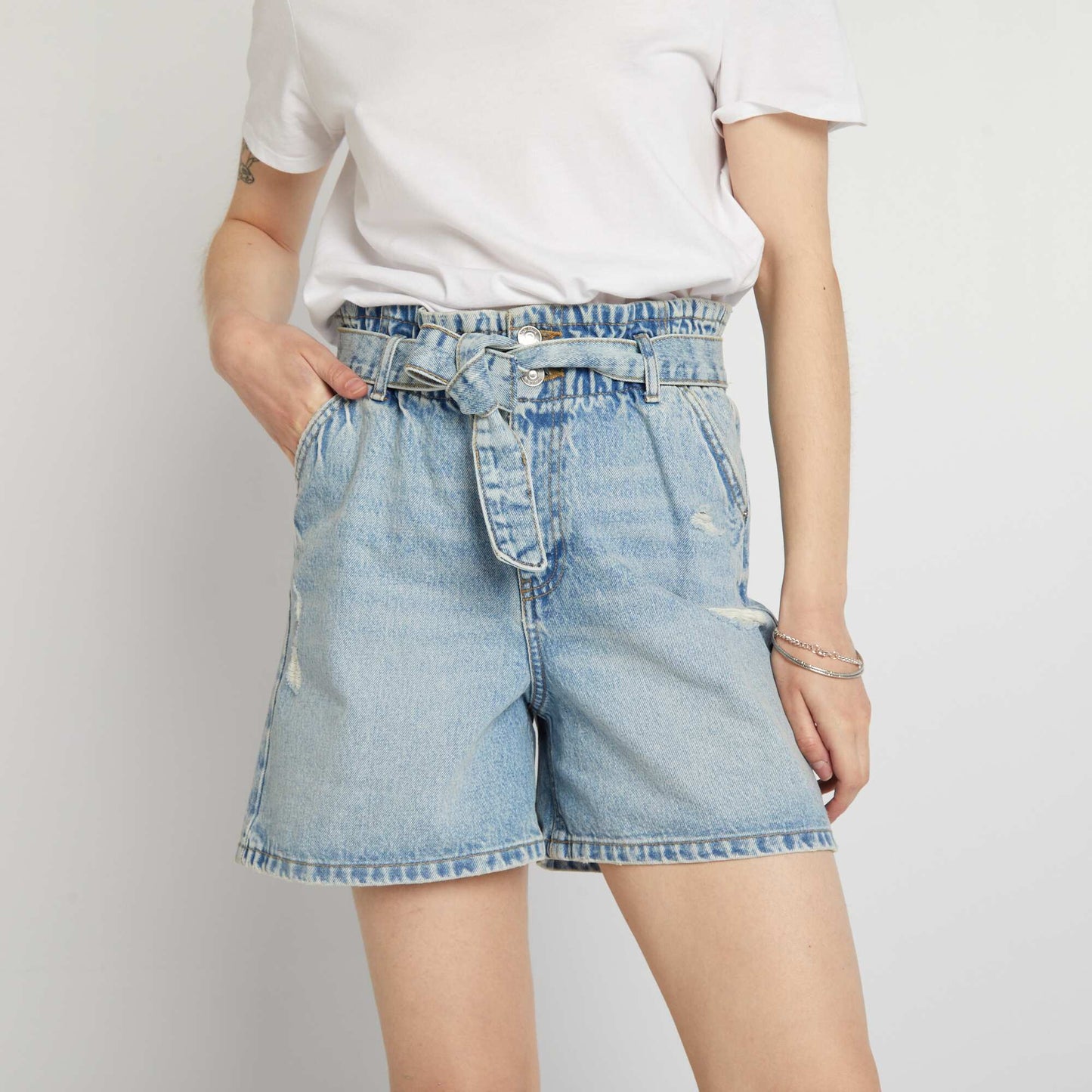 High-waisted denim shorts with belt BLUE