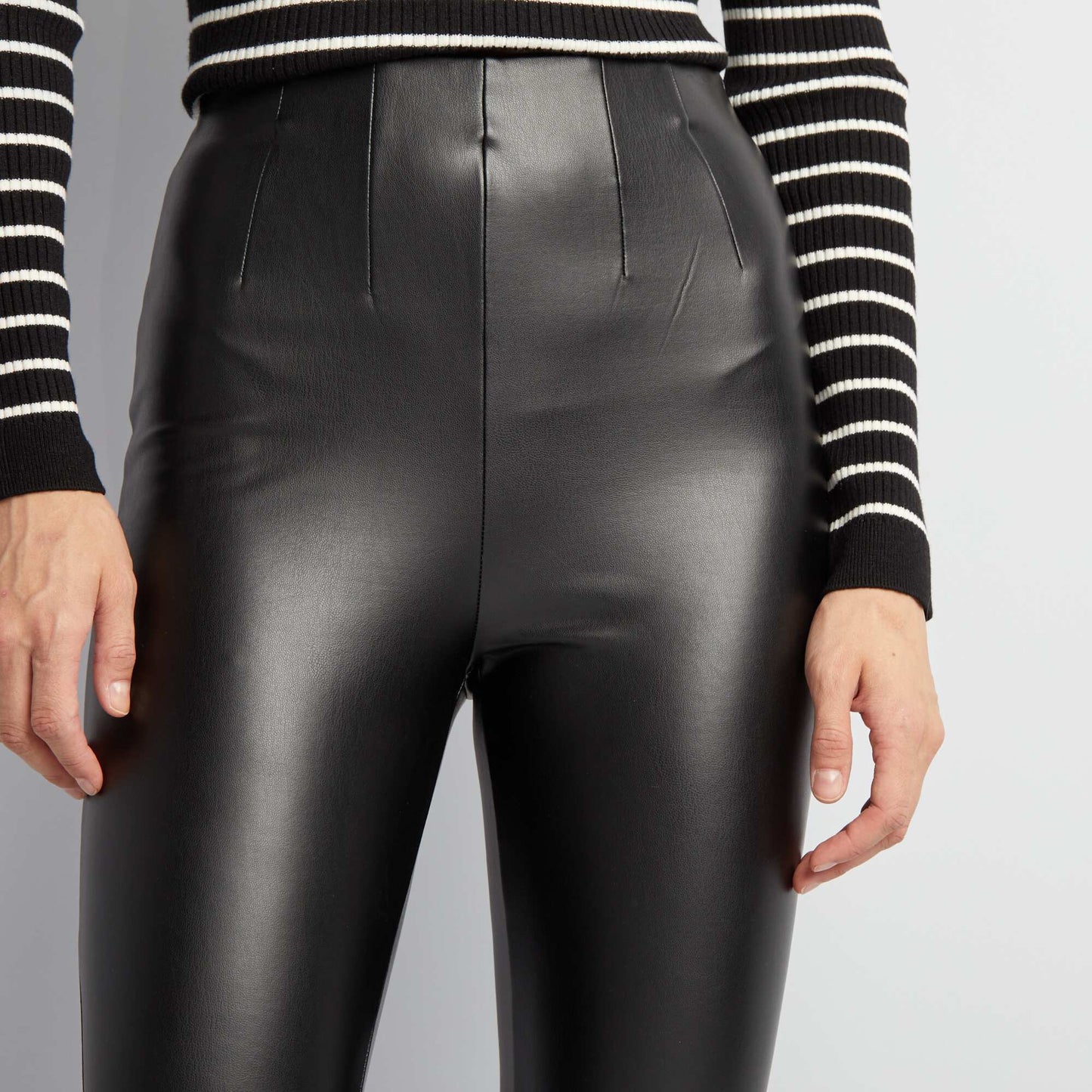 Faux leather leggings black