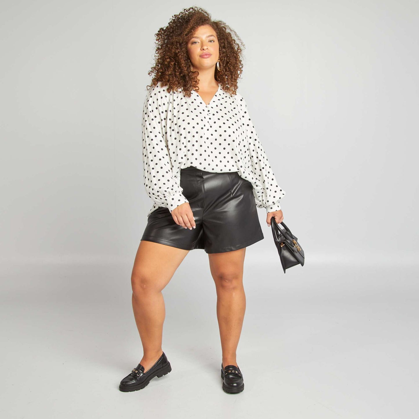 Faux leather paperbag shorts black