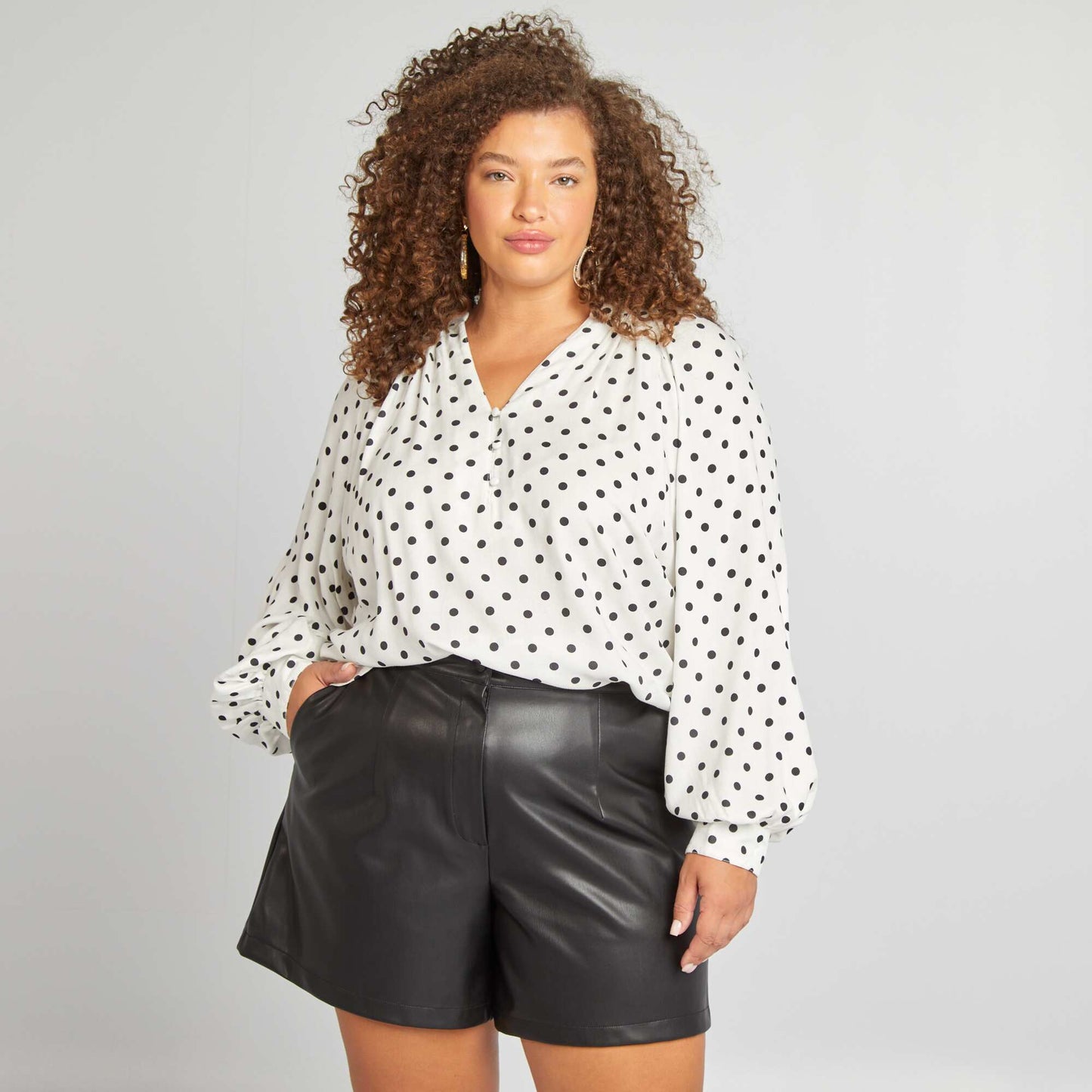 Faux leather paperbag shorts black