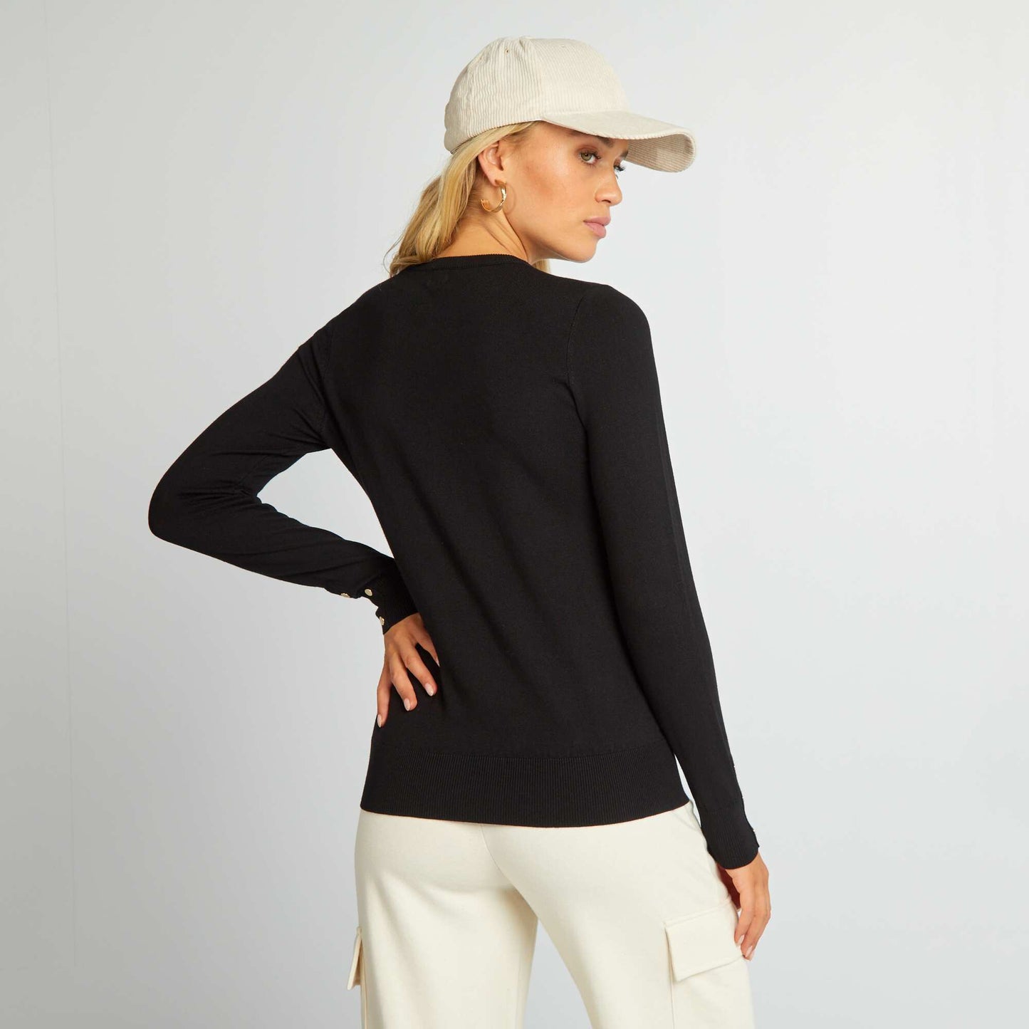 Long-sleeved fine-knit sweater black