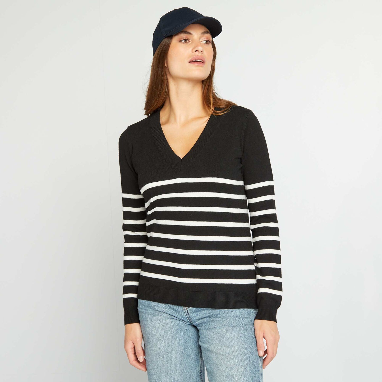 Long-sleeved V-neck sweater BLACK