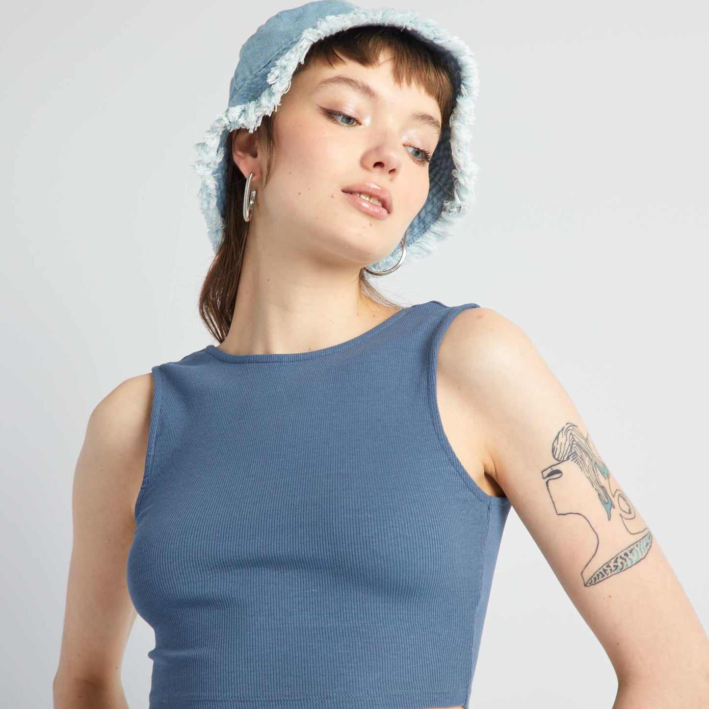 Backless cropped vest top BLUE