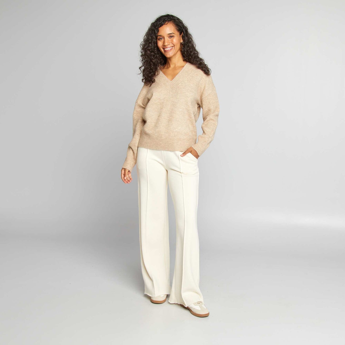 Knitted V-neck jumper BEIGE