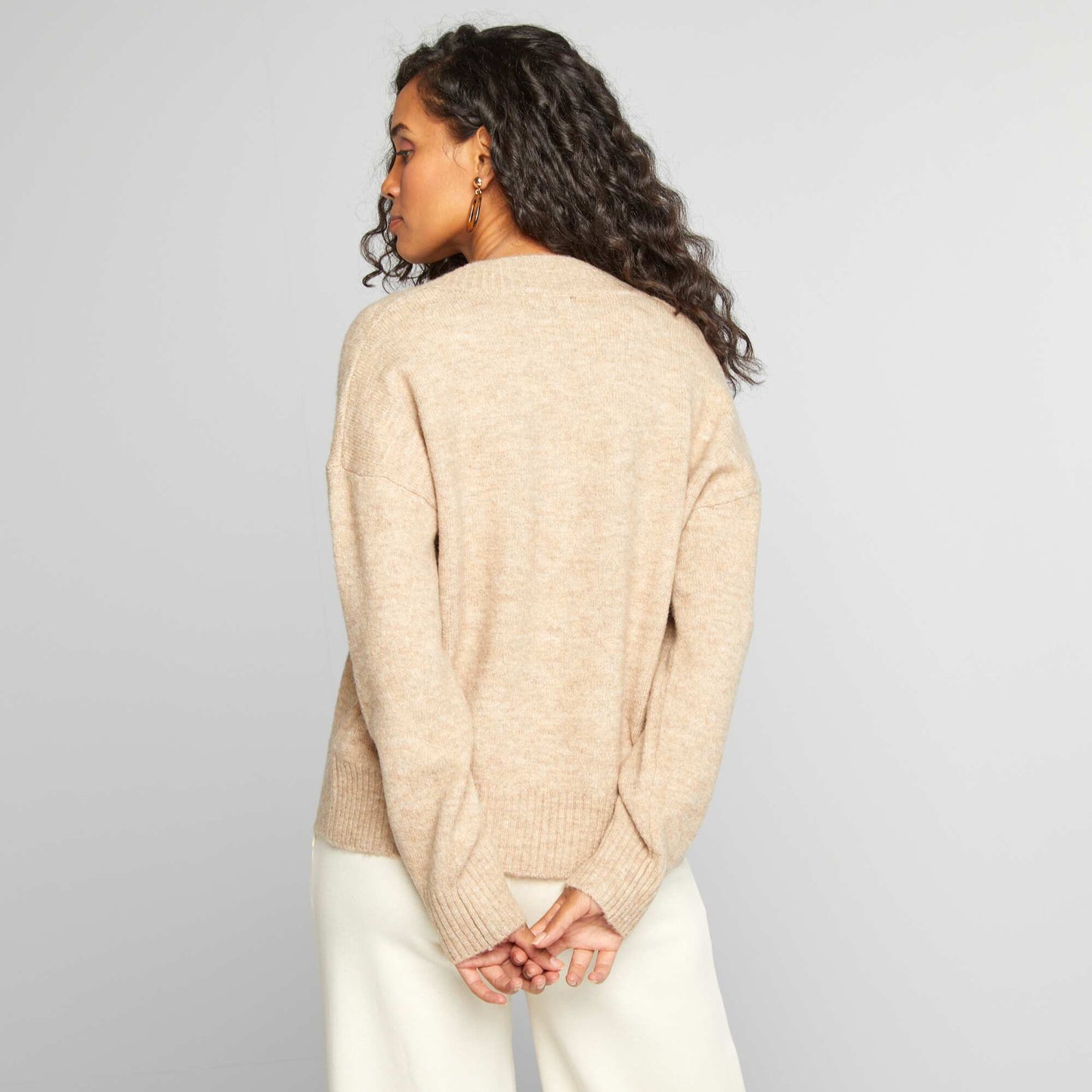 Knitted V-neck jumper BEIGE