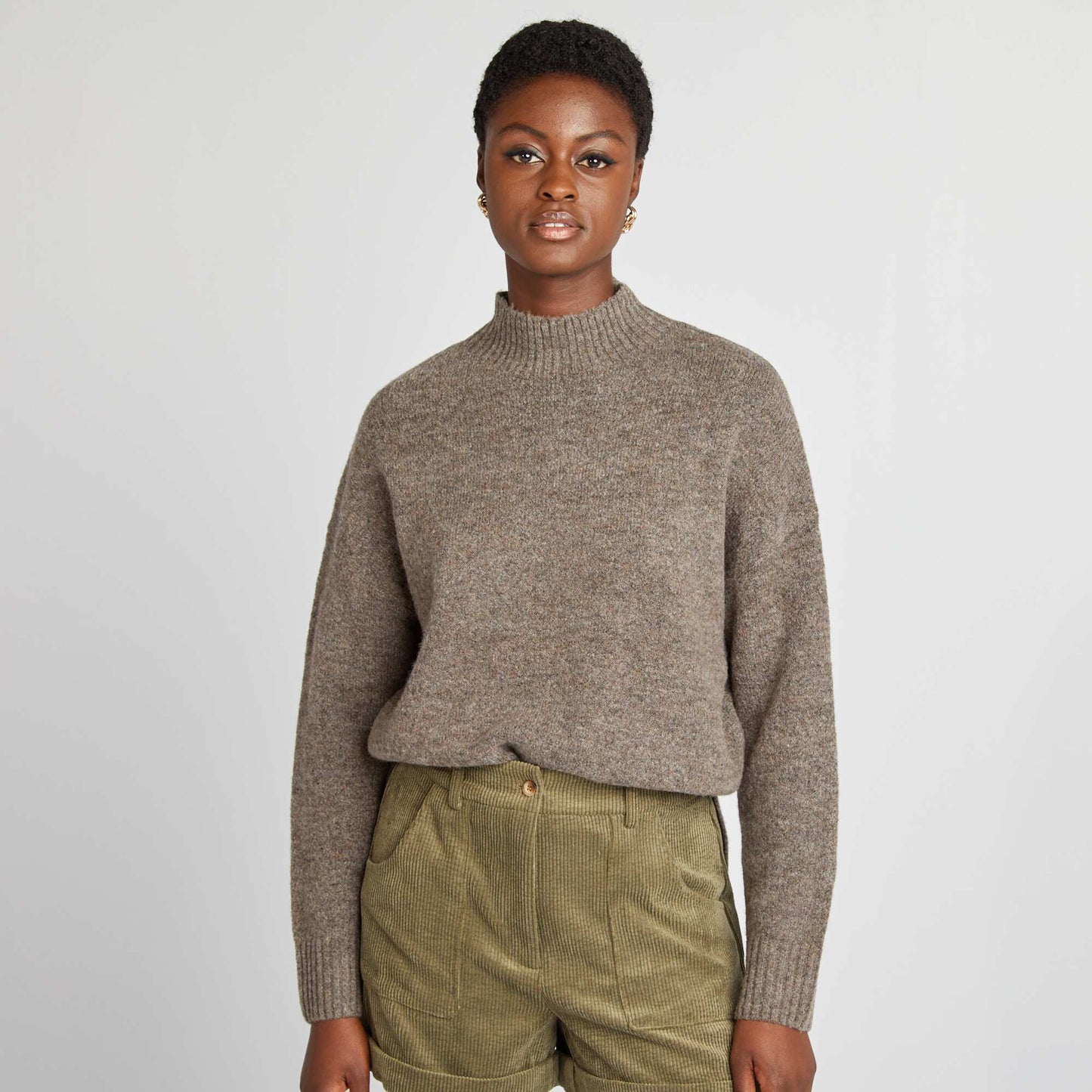 Soft-knit high-neck sweater BROWN