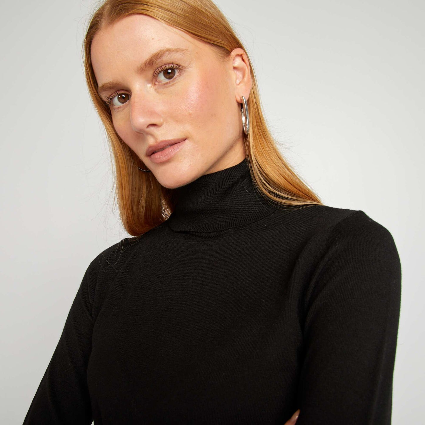 Fine-knit polo neck sweater black