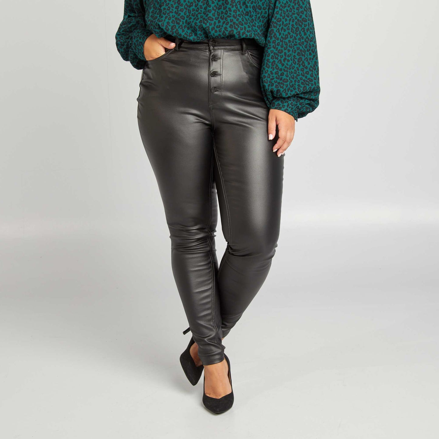 Coated trousers black