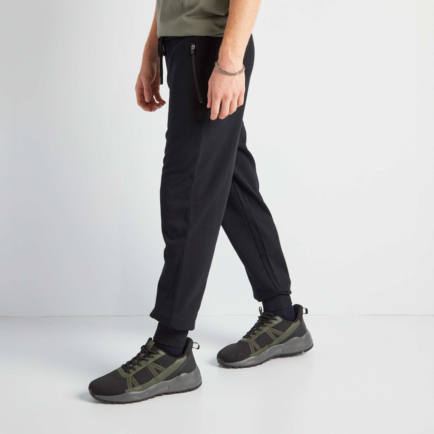 Lightweight sweatshirt fabric joggers black