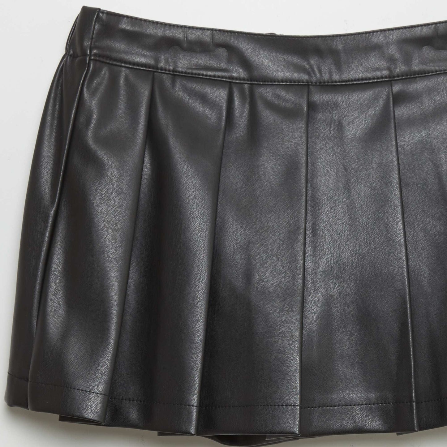 Pleated faux leather skort black