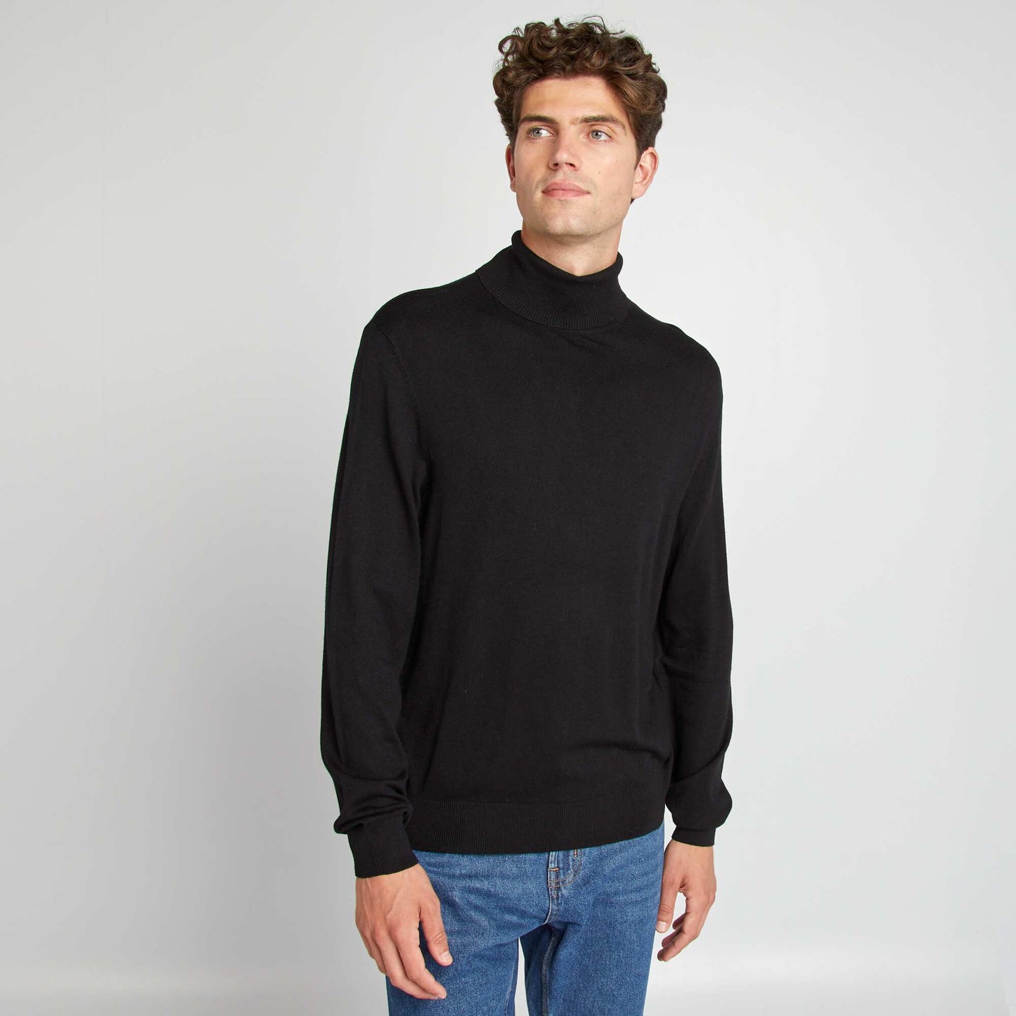 Fine knit roll neck sweater black