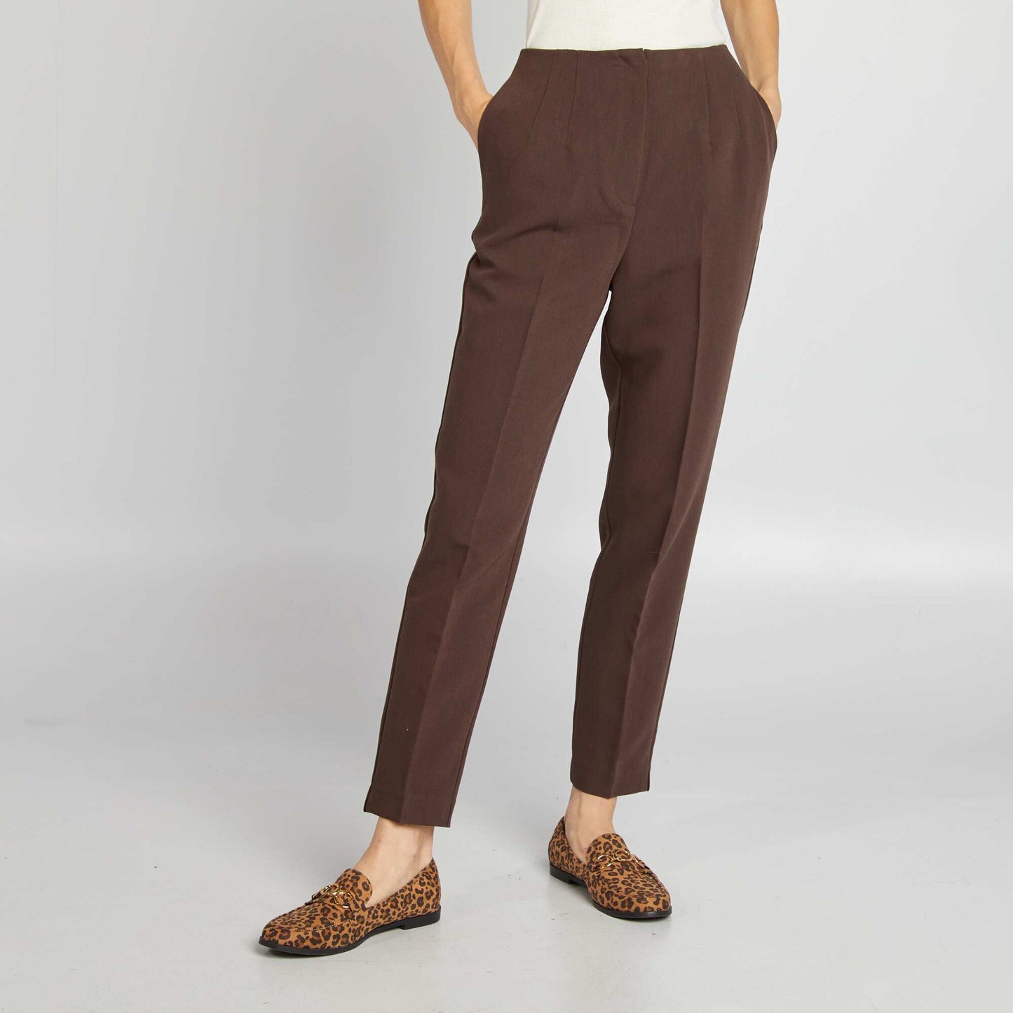 High-waisted cigarette trousers BROWN