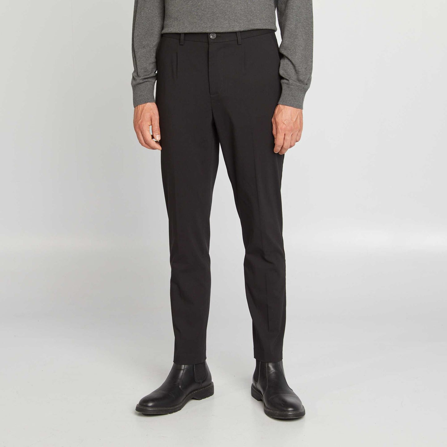 Pleated trousers black