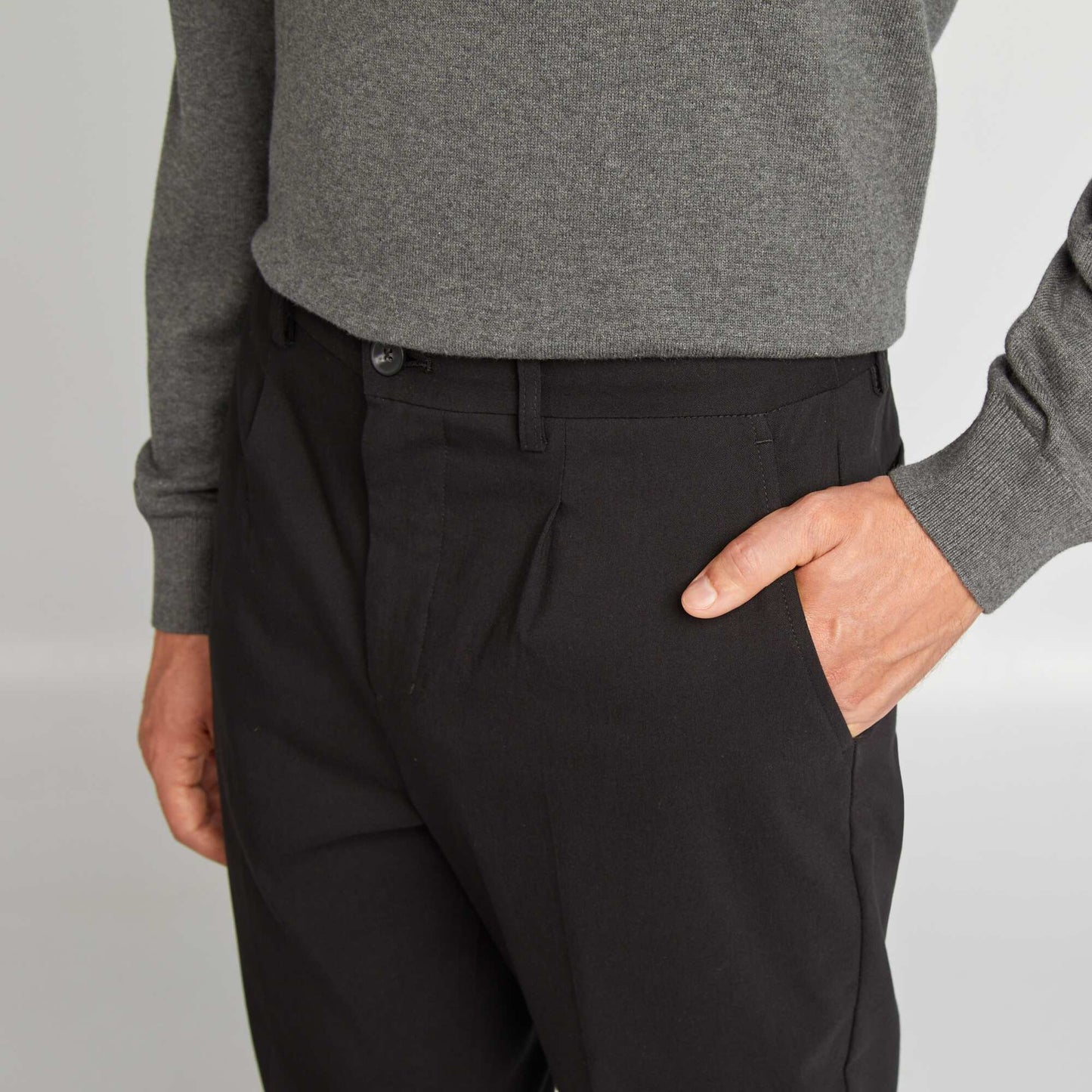 Pleated trousers black