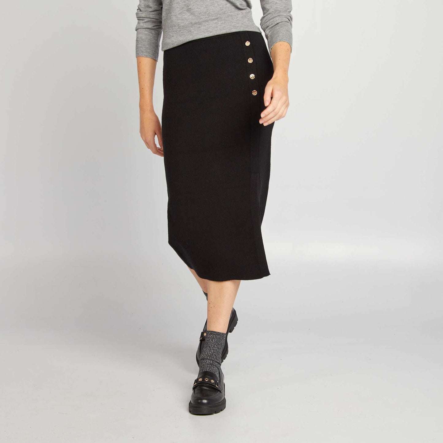 Form-fitting sweater skirt black