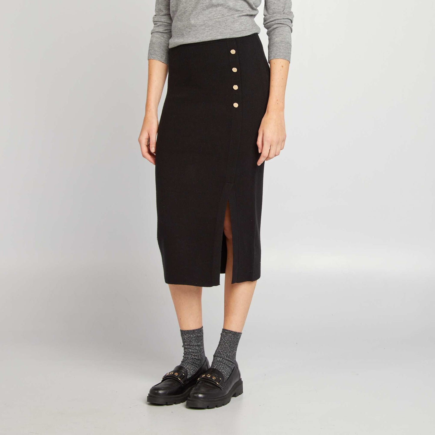 Form-fitting sweater skirt black