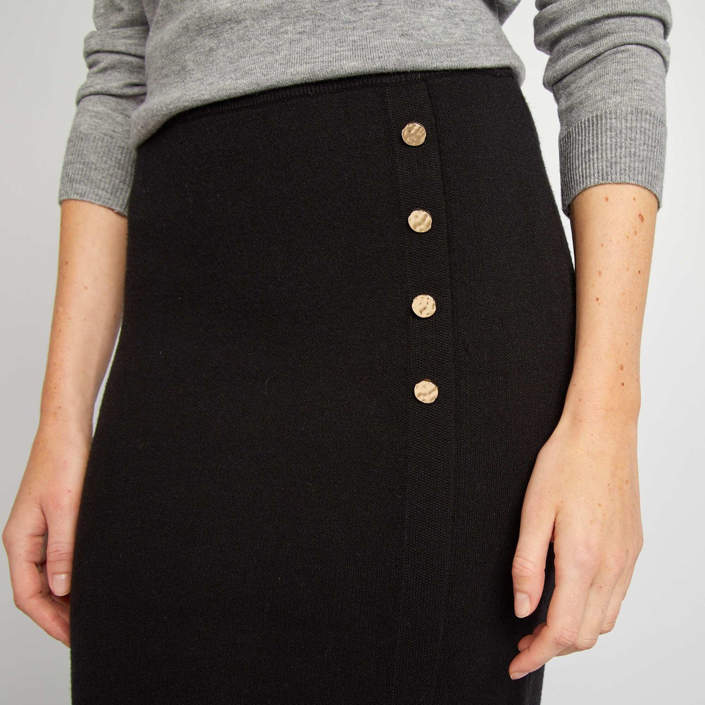 Form-fitting sweater skirt black