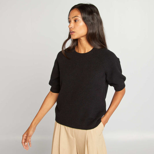 Short-sleeved sweater black