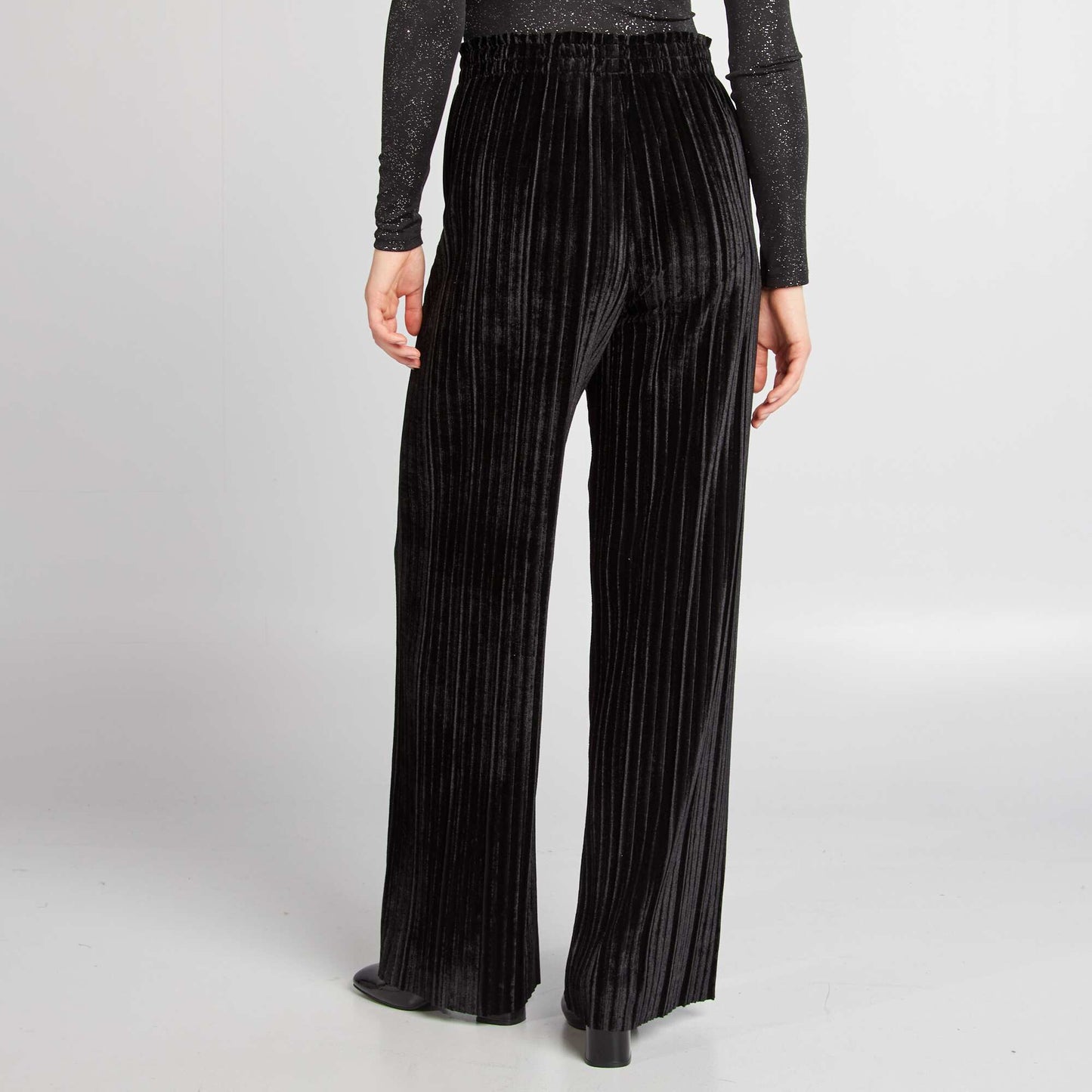 Wide-leg pleated velvet trousers black