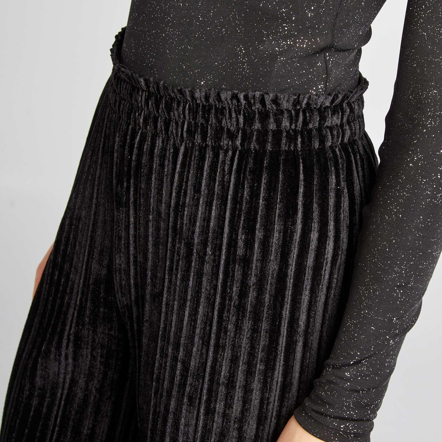 Wide-leg pleated velvet trousers black