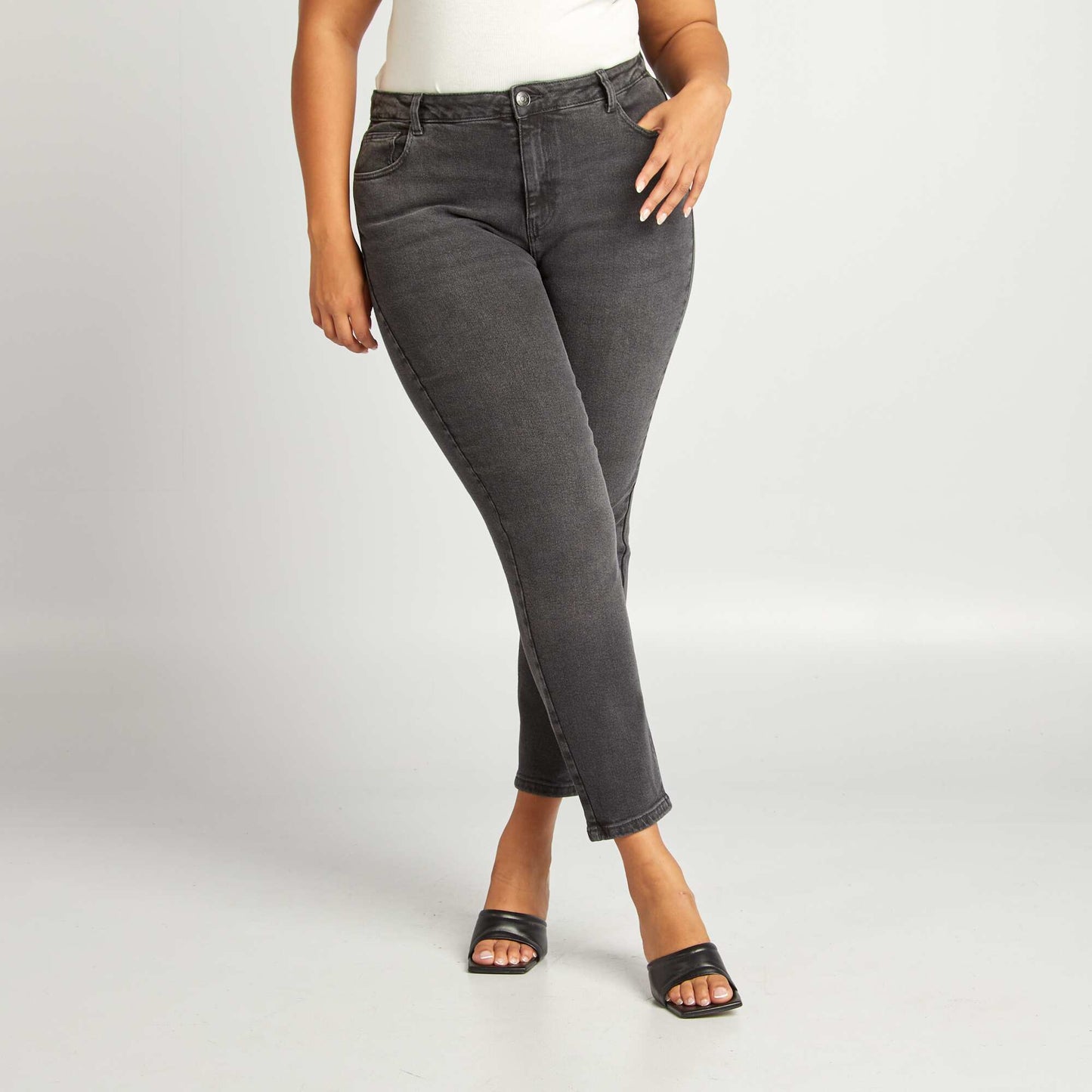 High-waisted straight-cut jeans GREY