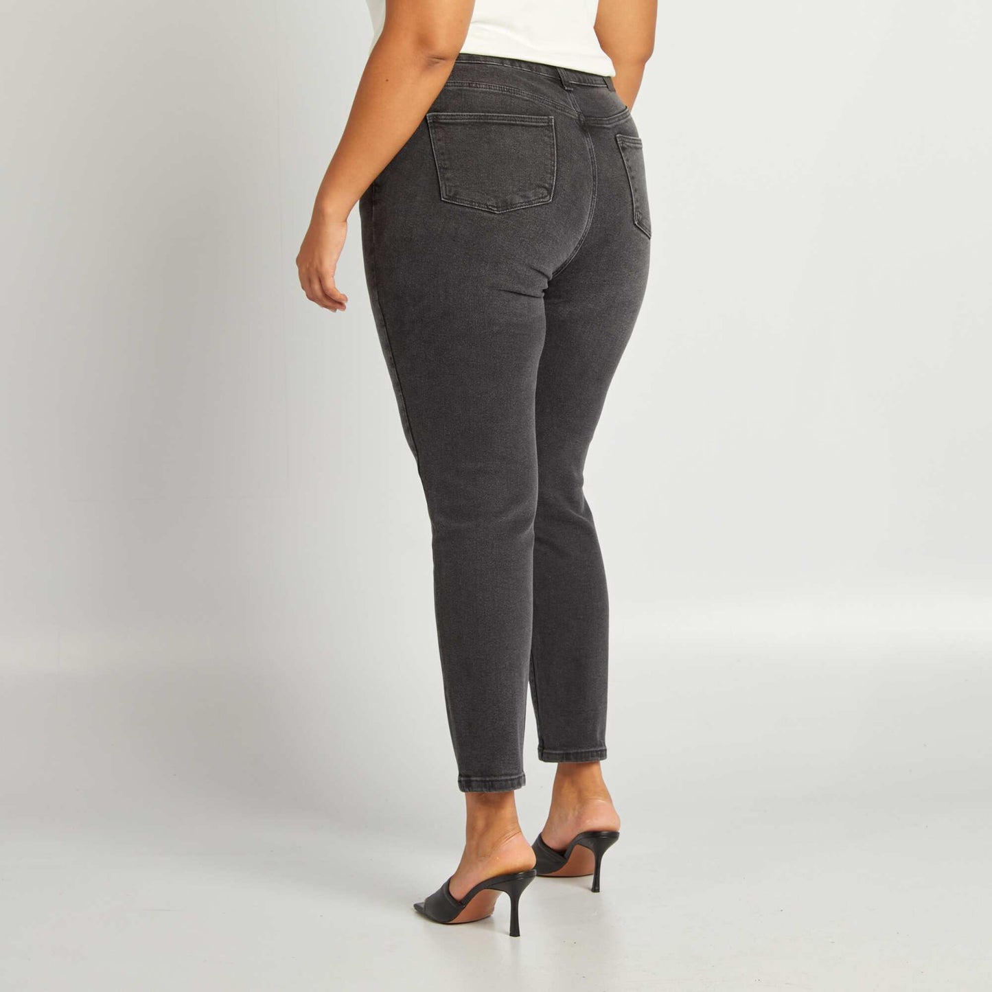 High-waisted straight-cut jeans GREY