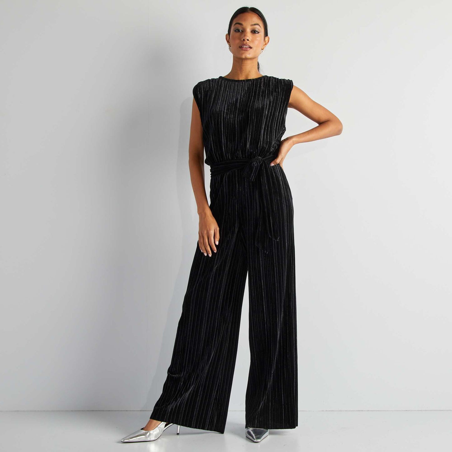 Sleeveless pleated velour jumpsuit BLACK