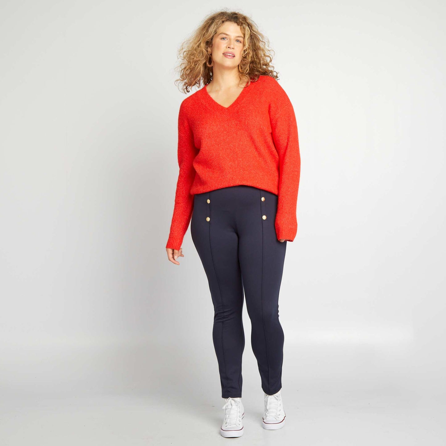 Long-sleeved V-neck sweater red