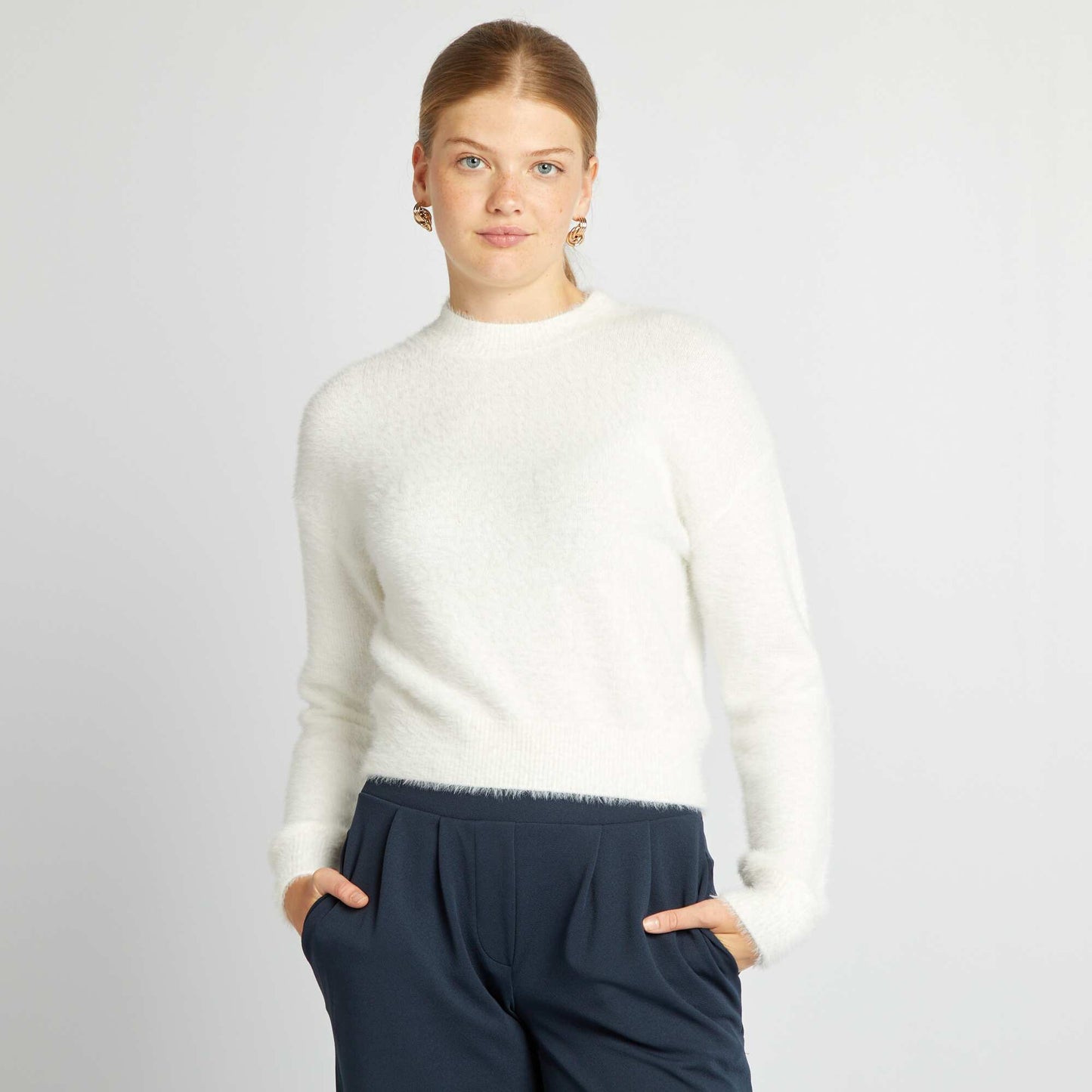 Round-neck soft knit sweater WHITE