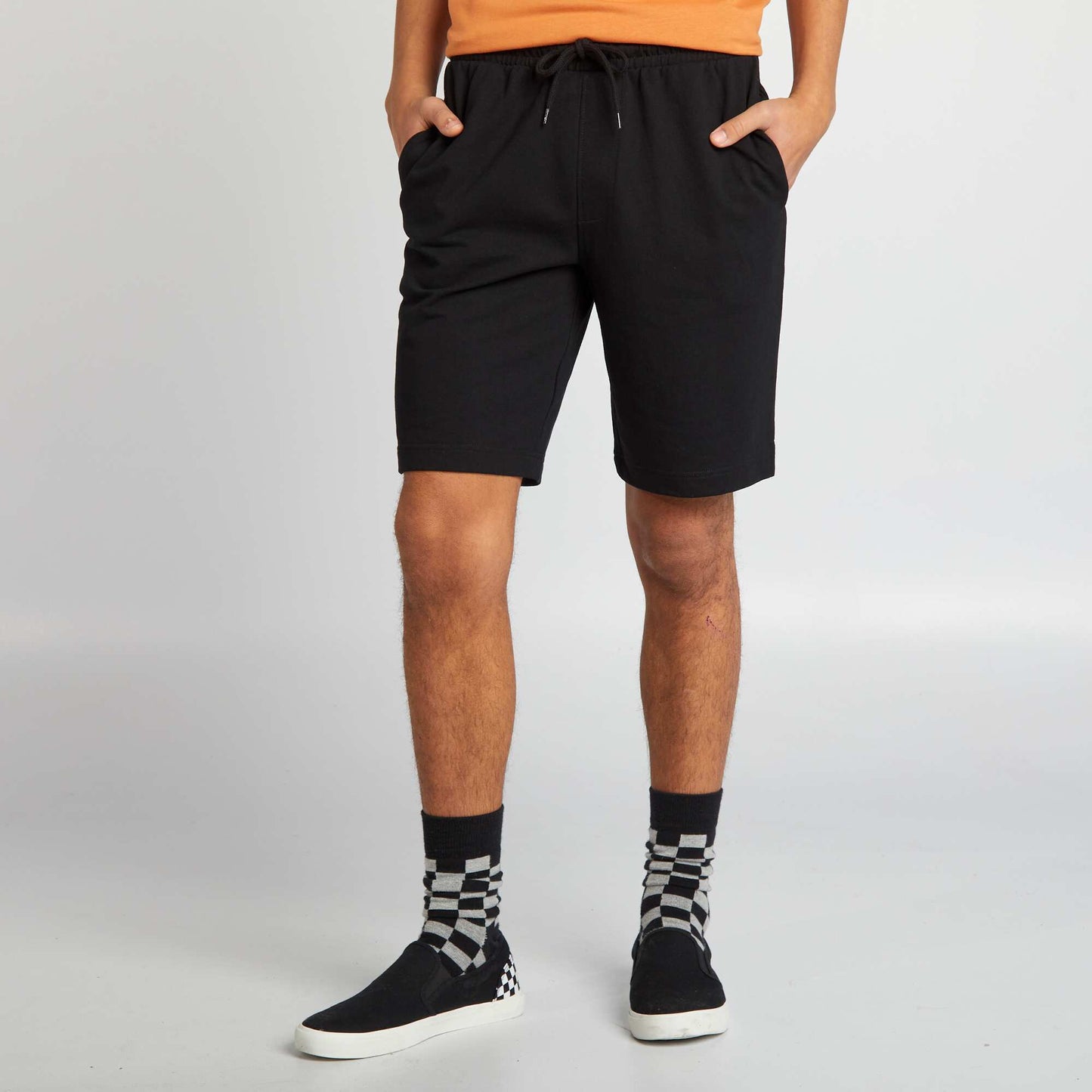 Jogger-style sports shorts black